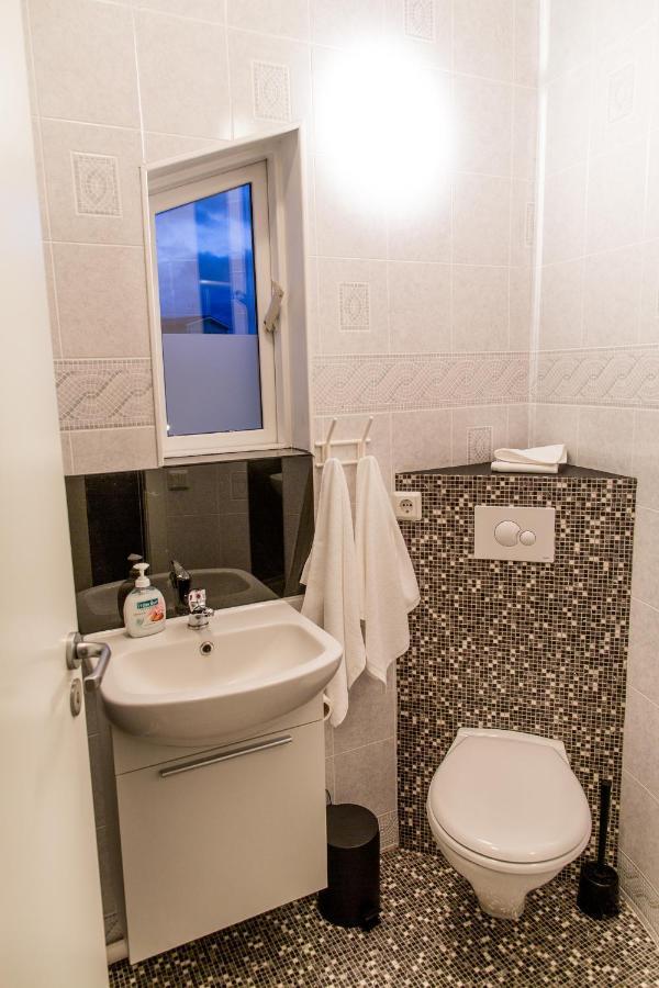 Lava Apartments & Rooms Akureyri Bagian luar foto